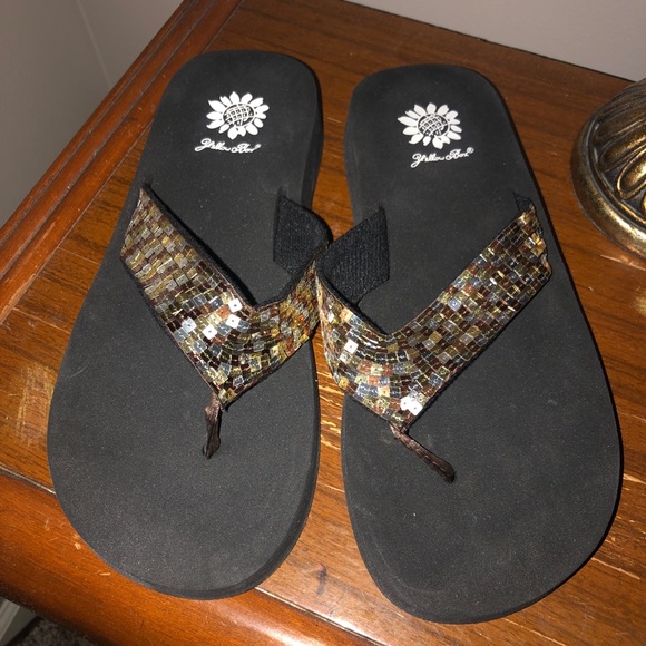 Yellow Box Sandy flip flops Size 7.5 New - Picture 2 of 6